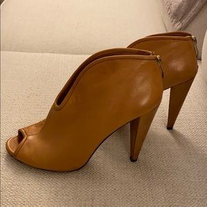 Vince Camuto Amber Peep Toe Shooties